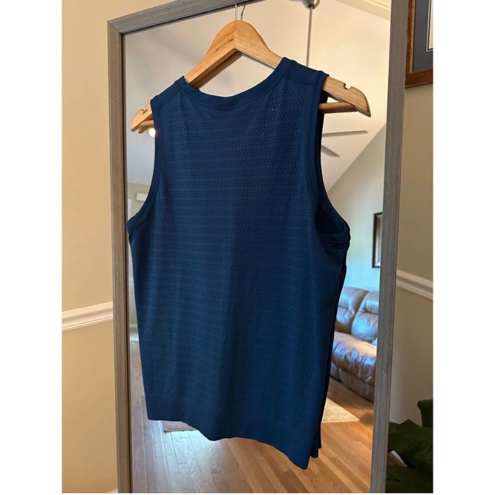 Lululemon Sleeveless Athletic Top Size Large